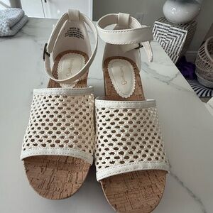 Baretraps Marta Women's Cream Sandals white size 7